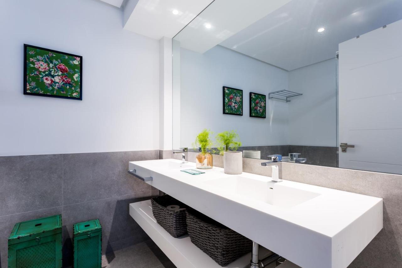 Apartamentos Rg Plaza De Espana Seville Luaran gambar