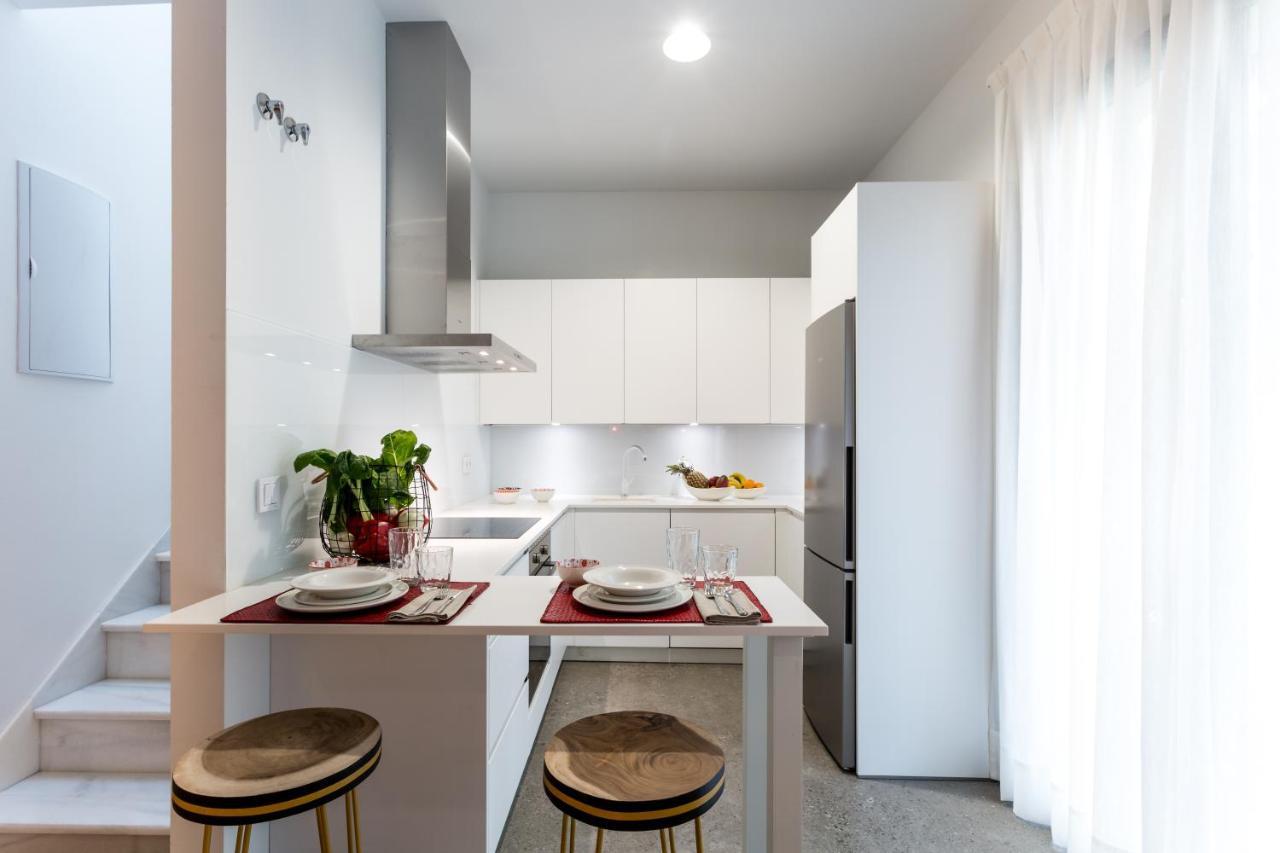 Apartamentos Rg Plaza De Espana Seville Luaran gambar